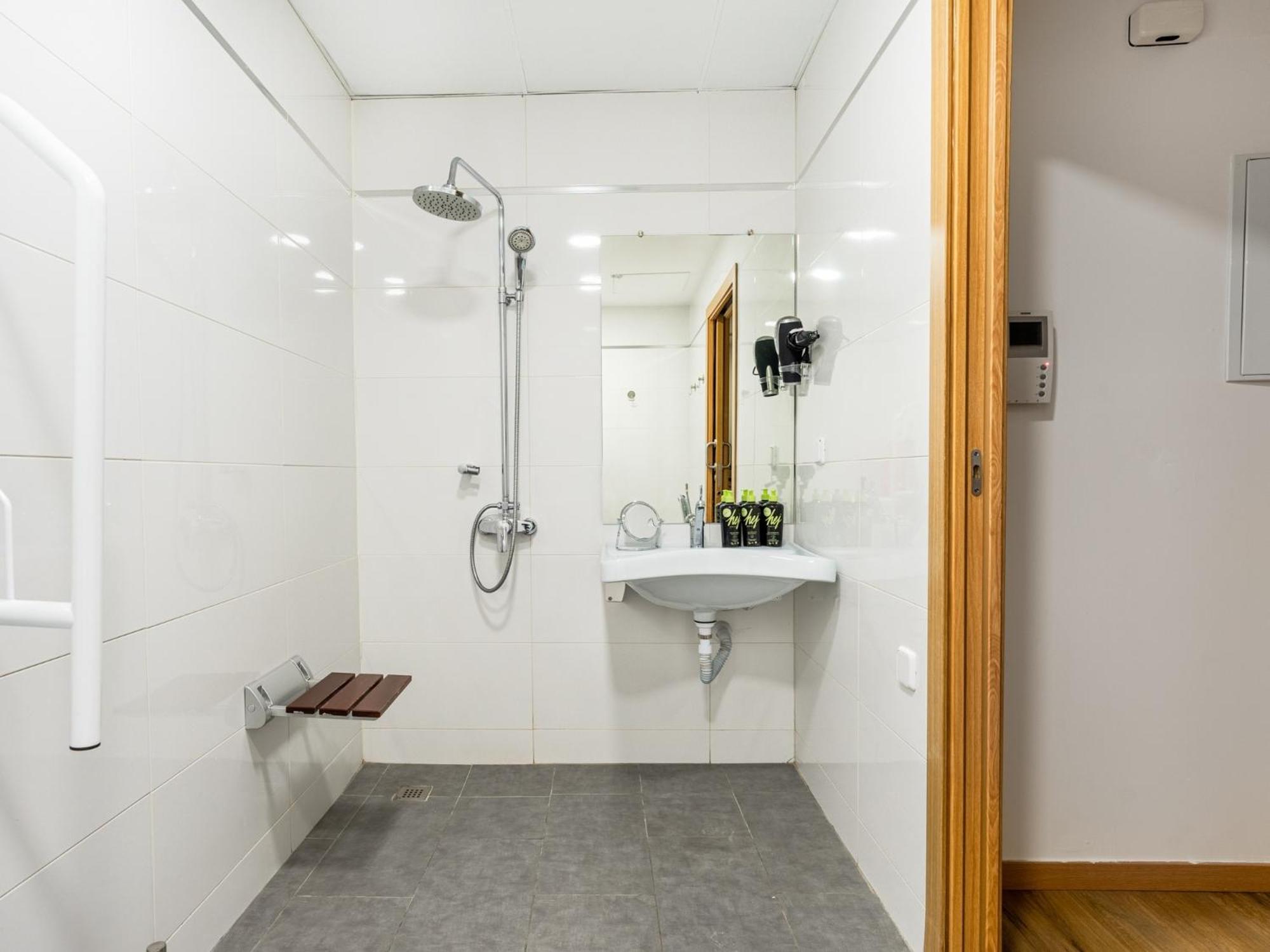 Limehome Madrid San Lorenzo Room photo